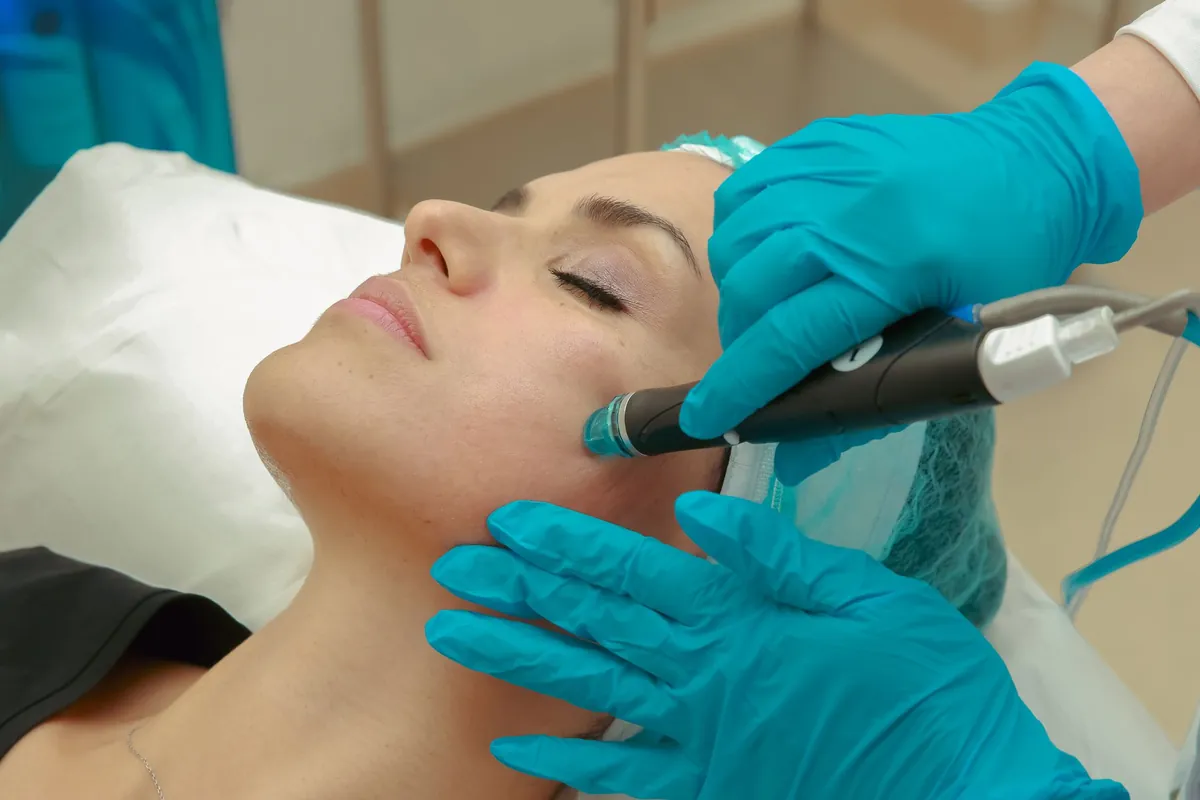 Hydrofacial glow